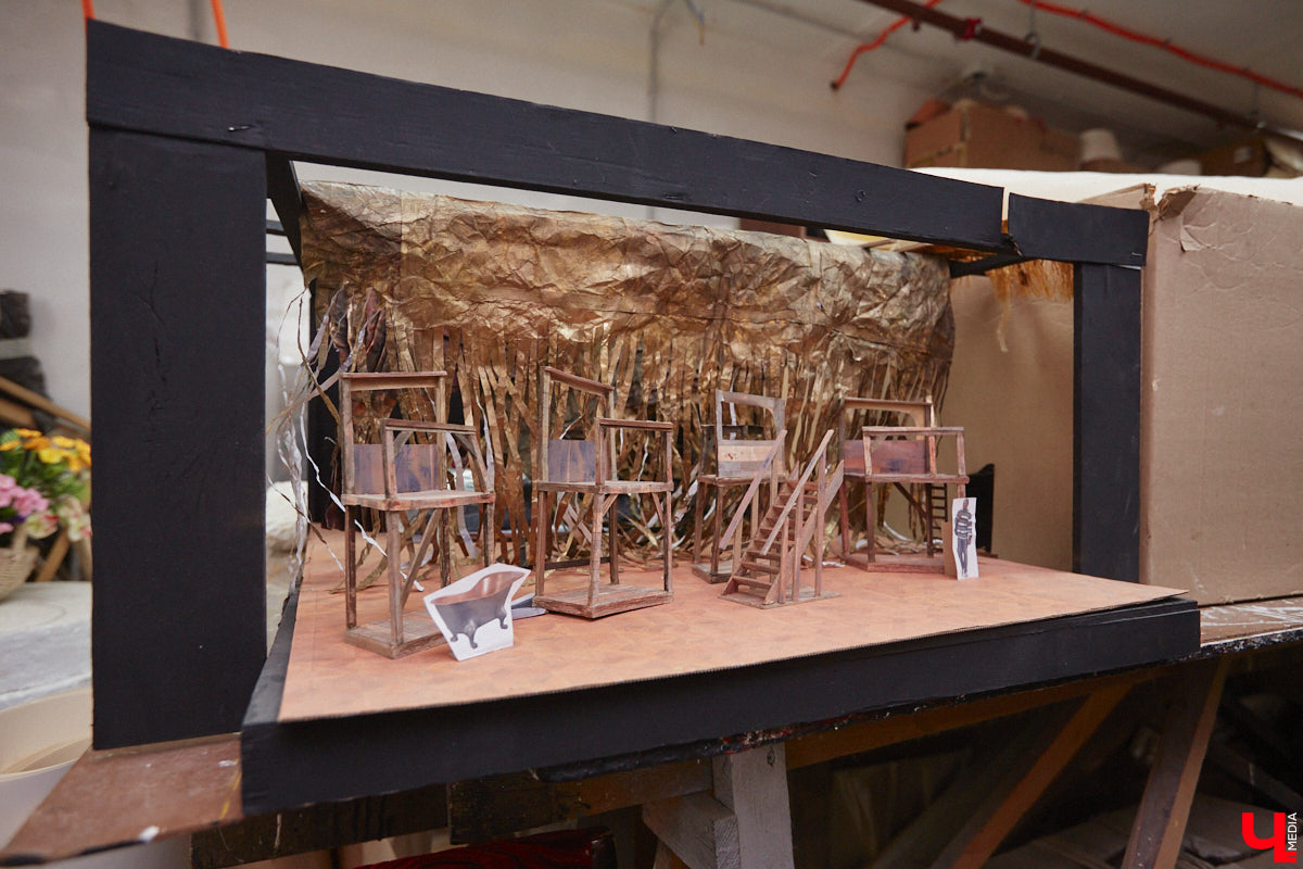 Театр — это обман, великая иллюзия. За то, чтобы заставить зрителя поверить в несуществующее, отвечают бутафоры-декораторы, мастера пошивочного цеха, работники столярной и слесарной мастерских. Они, к слову, продолжают работать в здании, в котором все еще идет масштабный ремонт. Заглянем в гости к создателям мистификаций?