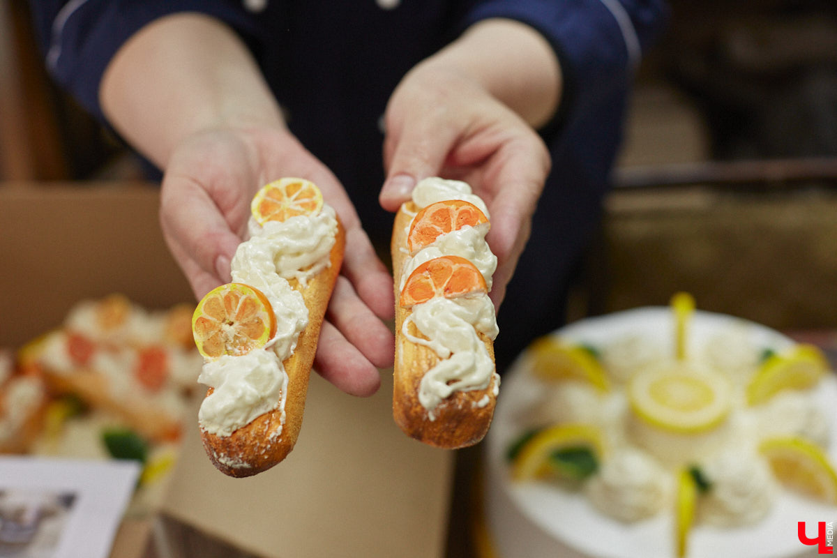 Театр — это обман, великая иллюзия. За то, чтобы заставить зрителя поверить в несуществующее, отвечают бутафоры-декораторы, мастера пошивочного цеха, работники столярной и слесарной мастерских. Они, к слову, продолжают работать в здании, в котором все еще идет масштабный ремонт. Заглянем в гости к создателям мистификаций?