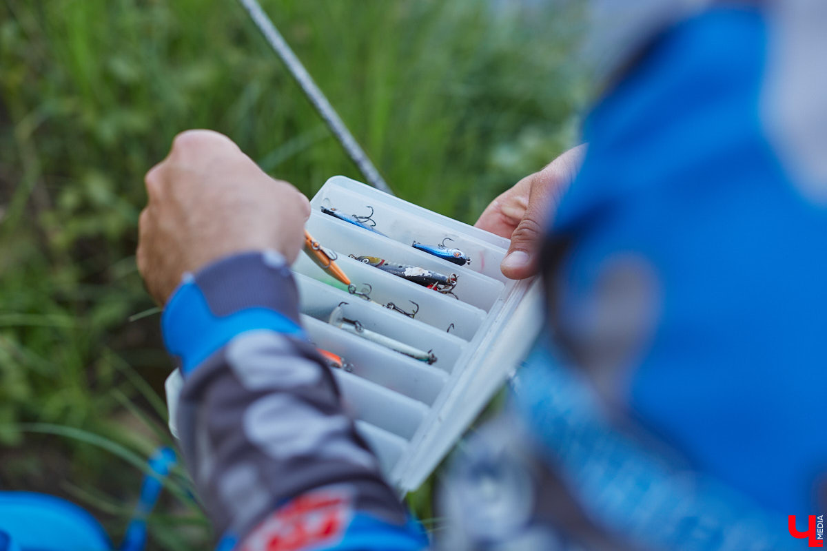 А почему бы нам не устроить экспресс-рыбалку, но что можно поймать всего за пару часов недалеко от центра города? Отвечаем на этот вопрос вместе с владимирским блогером Иваном Абашиным, который ведет свой канал о рыбалке. Берем спиннинг и отправляемся с ним на Клязьму, прямо под мост.