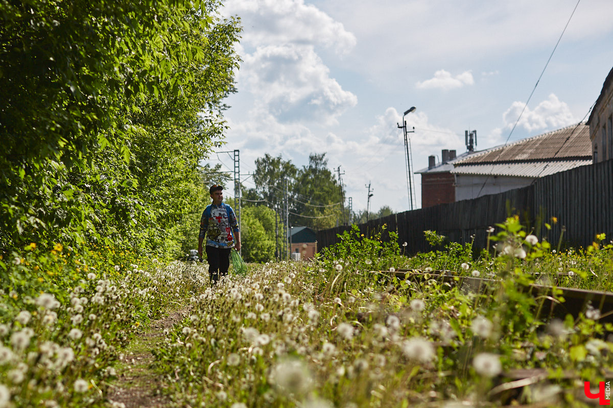 А почему бы нам не устроить экспресс-рыбалку, но что можно поймать всего за пару часов недалеко от центра города? Отвечаем на этот вопрос вместе с владимирским блогером Иваном Абашиным, который ведет свой канал о рыбалке. Берем спиннинг и отправляемся с ним на Клязьму, прямо под мост.