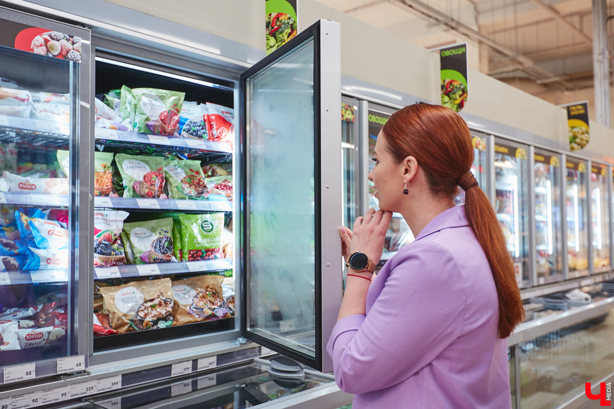 Популярное на детских шоу криомороженое с жидким азотом — отличное угощение в жару для активных и много работающих людей, предпочитающих ЗОЖ. За несколько минут из сливок и любых выбранных вами ингредиентов можно создать вкусный и оригинальный десерт.