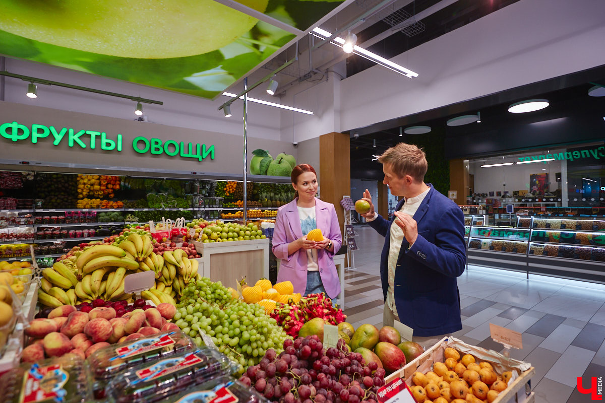 Популярное на детских шоу криомороженое с жидким азотом — отличное угощение в жару для активных и много работающих людей, предпочитающих ЗОЖ. За несколько минут из сливок и любых выбранных вами ингредиентов можно создать вкусный и оригинальный десерт.