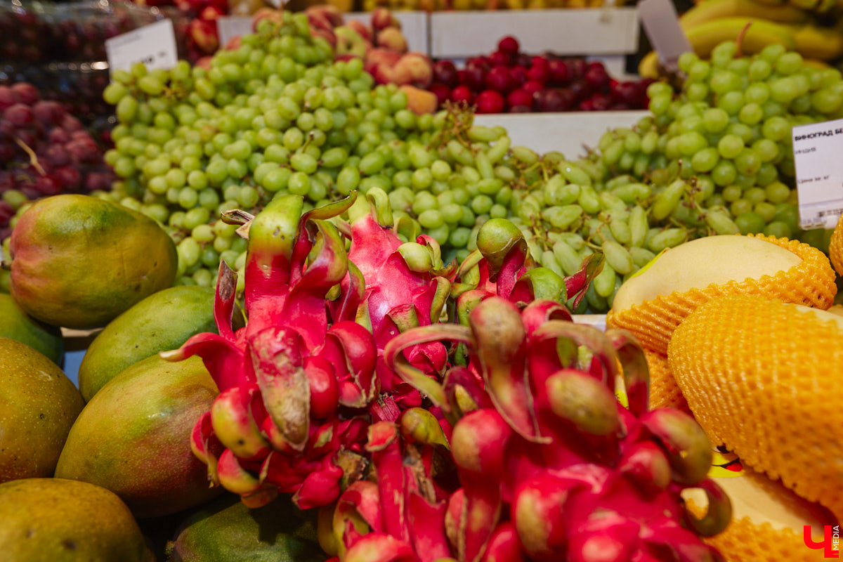 Популярное на детских шоу криомороженое с жидким азотом — отличное угощение в жару для активных и много работающих людей, предпочитающих ЗОЖ. За несколько минут из сливок и любых выбранных вами ингредиентов можно создать вкусный и оригинальный десерт.