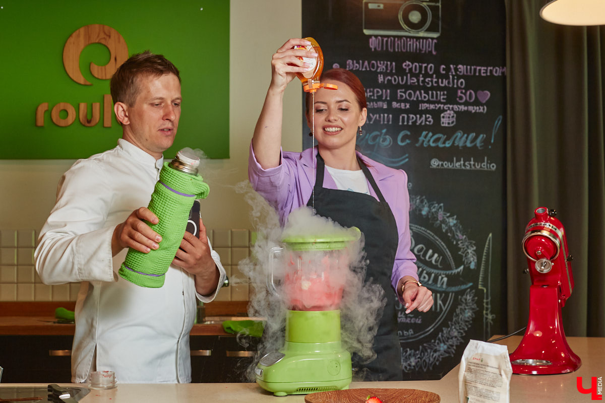 Популярное на детских шоу криомороженое с жидким азотом — отличное угощение в жару для активных и много работающих людей, предпочитающих ЗОЖ. За несколько минут из сливок и любых выбранных вами ингредиентов можно создать вкусный и оригинальный десерт.