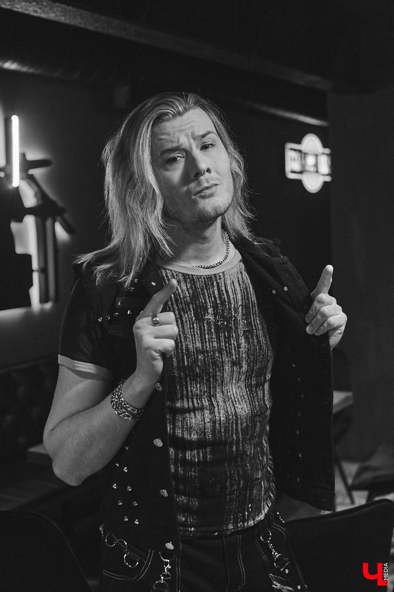 Ни смена состава, ни трудности при записи альбома не сломили группу Bosphorus Night. С марта команда выпустила уже три сингла. И это только начало пути! Впереди у ребят новые хиты, взрывные вечеринки и яркие, шокирующие перформансы.