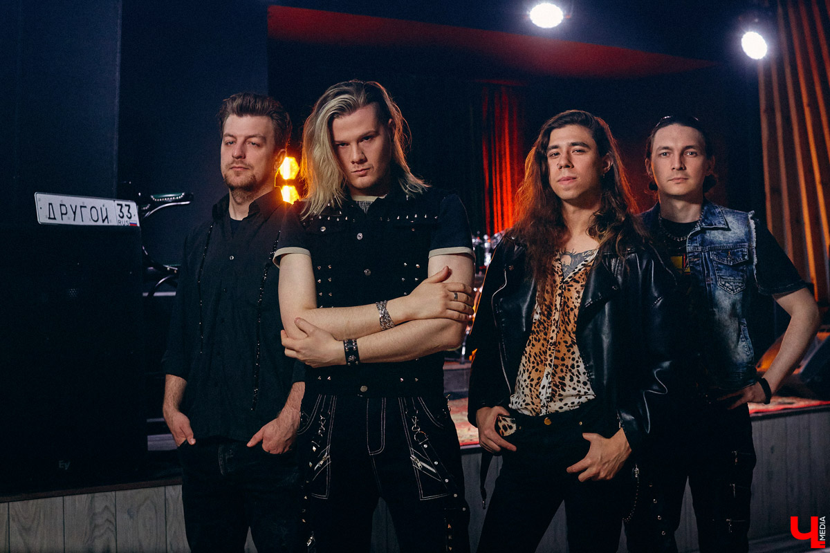 Ни смена состава, ни трудности при записи альбома не сломили группу Bosphorus Night. С марта команда выпустила уже три сингла. И это только начало пути! Впереди у ребят новые хиты, взрывные вечеринки и яркие, шокирующие перформансы.