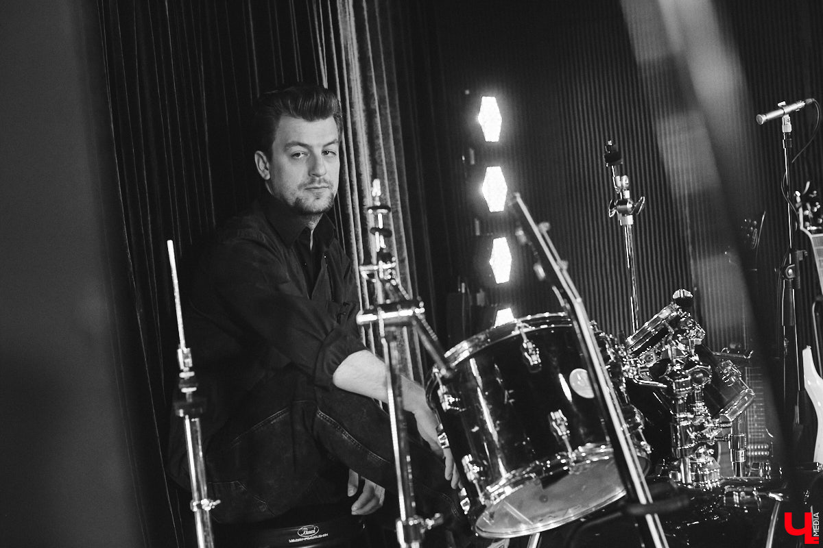 Ни смена состава, ни трудности при записи альбома не сломили группу Bosphorus Night. С марта команда выпустила уже три сингла. И это только начало пути! Впереди у ребят новые хиты, взрывные вечеринки и яркие, шокирующие перформансы.