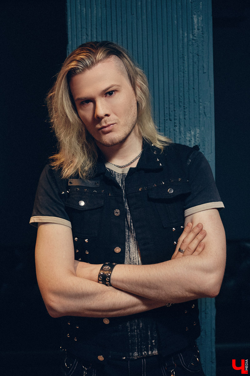 Ни смена состава, ни трудности при записи альбома не сломили группу Bosphorus Night. С марта команда выпустила уже три сингла. И это только начало пути! Впереди у ребят новые хиты, взрывные вечеринки и яркие, шокирующие перформансы.