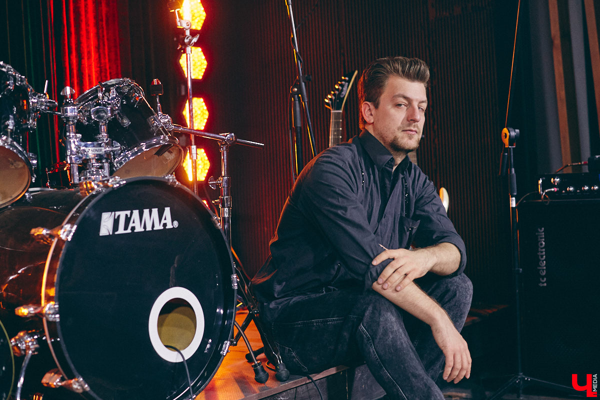 Ни смена состава, ни трудности при записи альбома не сломили группу Bosphorus Night. С марта команда выпустила уже три сингла. И это только начало пути! Впереди у ребят новые хиты, взрывные вечеринки и яркие, шокирующие перформансы.