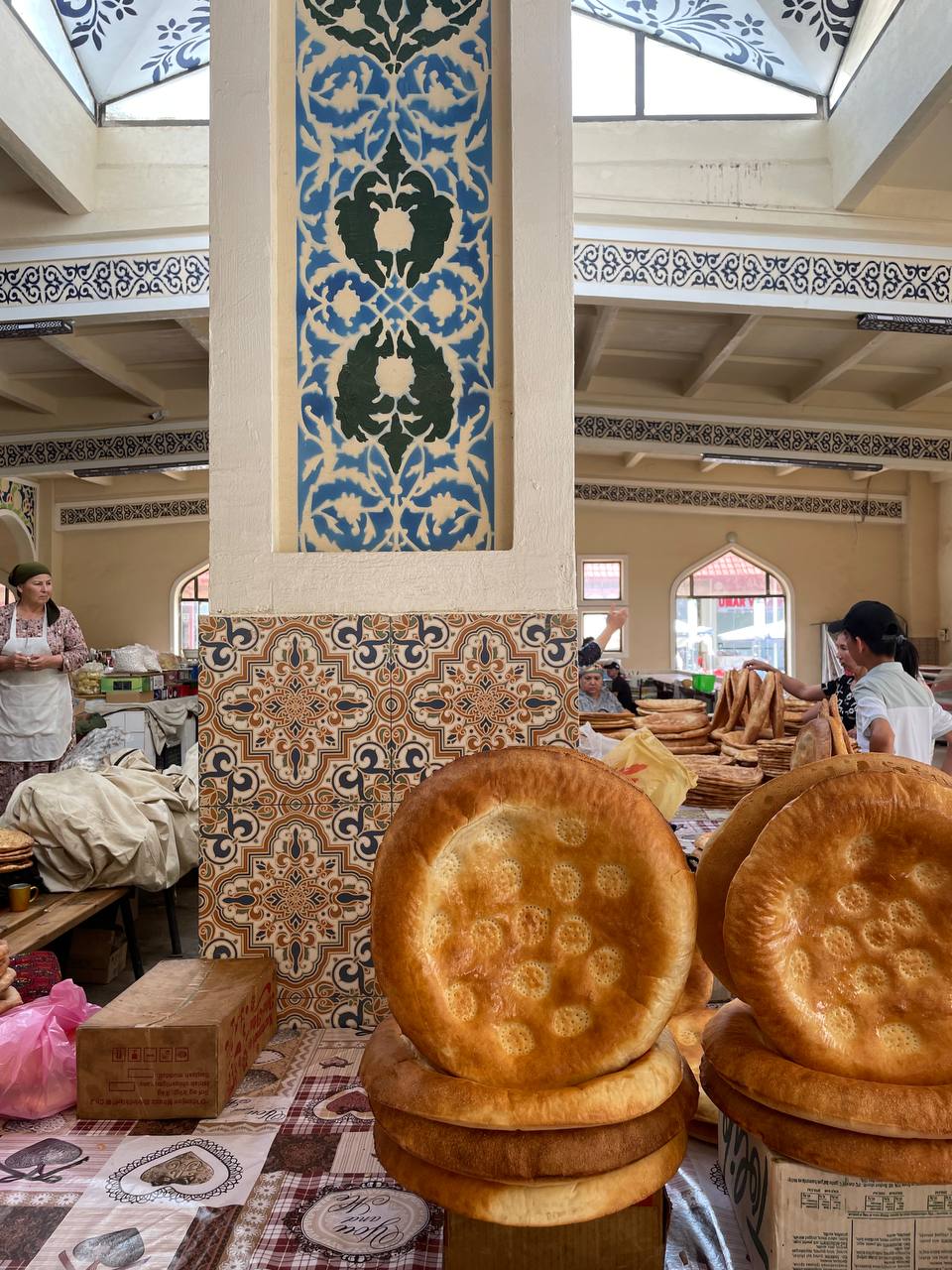 Вы уже определились, куда поедете этим летом? Если нет, рассмотрите вариант отдыха с восточным колоритом. Радиоведущая из Владимира Анастасия Колова побывала в Узбекистане и уверяет, это того стоит! Тем более что много денег на путешествие не потребуется.