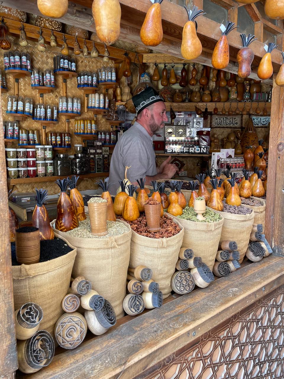 Вы уже определились, куда поедете этим летом? Если нет, рассмотрите вариант отдыха с восточным колоритом. Радиоведущая из Владимира Анастасия Колова побывала в Узбекистане и уверяет, это того стоит! Тем более что много денег на путешествие не потребуется.