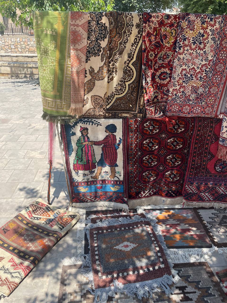 Вы уже определились, куда поедете этим летом? Если нет, рассмотрите вариант отдыха с восточным колоритом. Радиоведущая из Владимира Анастасия Колова побывала в Узбекистане и уверяет, это того стоит! Тем более что много денег на путешествие не потребуется.