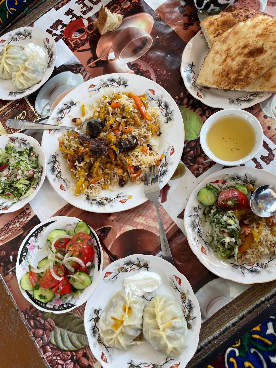 Вы уже определились, куда поедете этим летом? Если нет, рассмотрите вариант отдыха с восточным колоритом. Радиоведущая из Владимира Анастасия Колова побывала в Узбекистане и уверяет, это того стоит! Тем более что много денег на путешествие не потребуется.