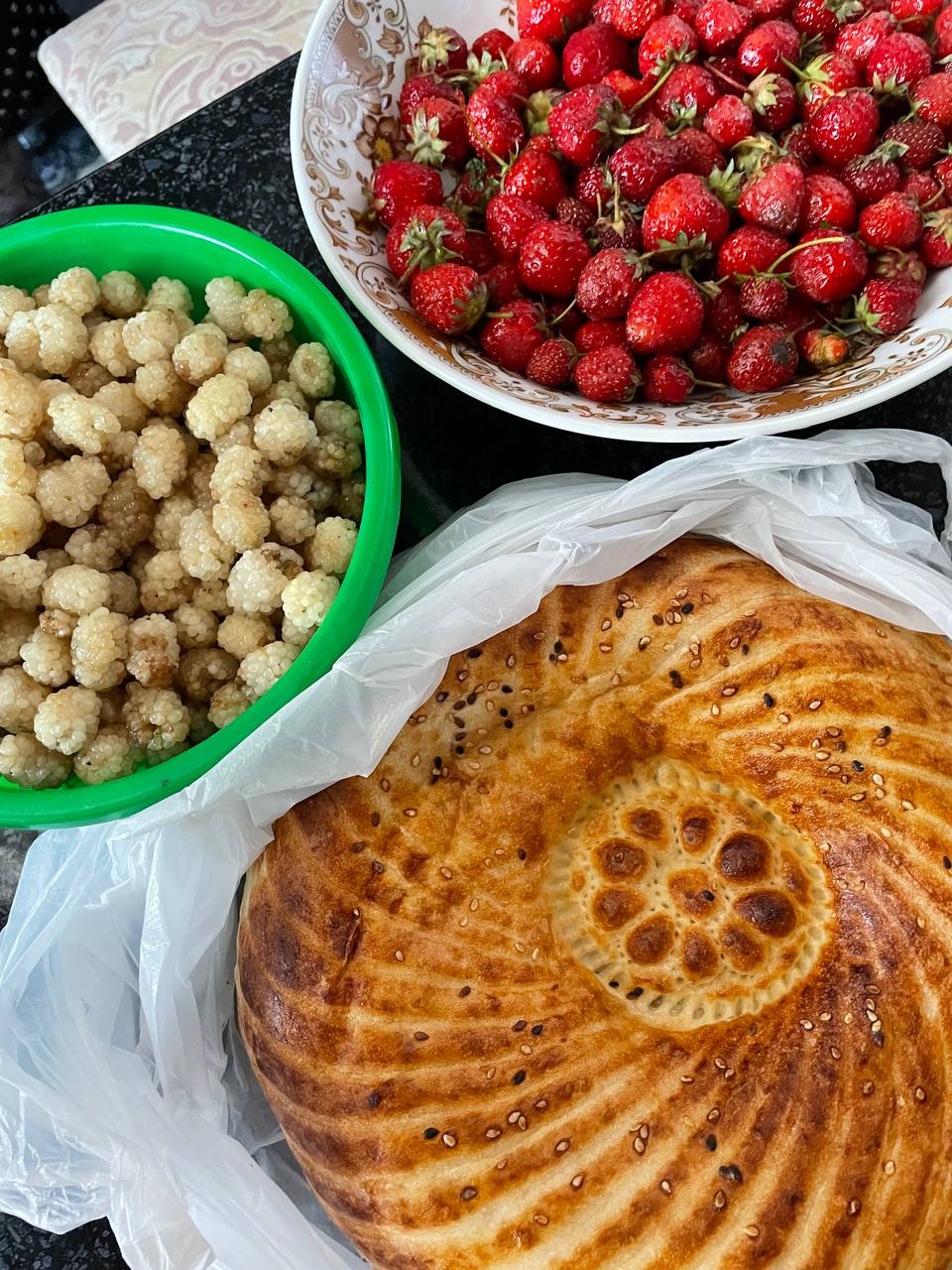 Вы уже определились, куда поедете этим летом? Если нет, рассмотрите вариант отдыха с восточным колоритом. Радиоведущая из Владимира Анастасия Колова побывала в Узбекистане и уверяет, это того стоит! Тем более что много денег на путешествие не потребуется.