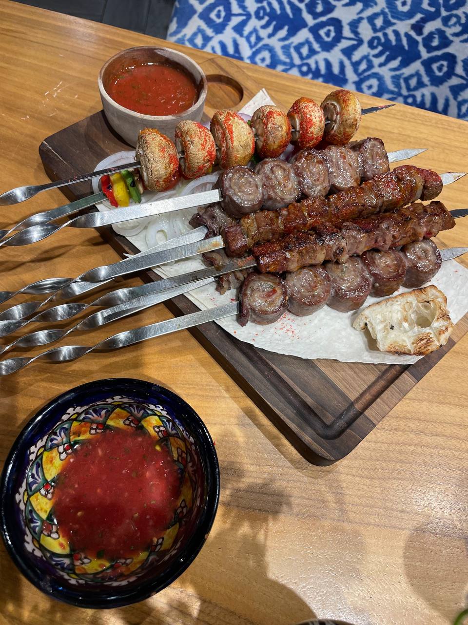 Вы уже определились, куда поедете этим летом? Если нет, рассмотрите вариант отдыха с восточным колоритом. Радиоведущая из Владимира Анастасия Колова побывала в Узбекистане и уверяет, это того стоит! Тем более что много денег на путешествие не потребуется.