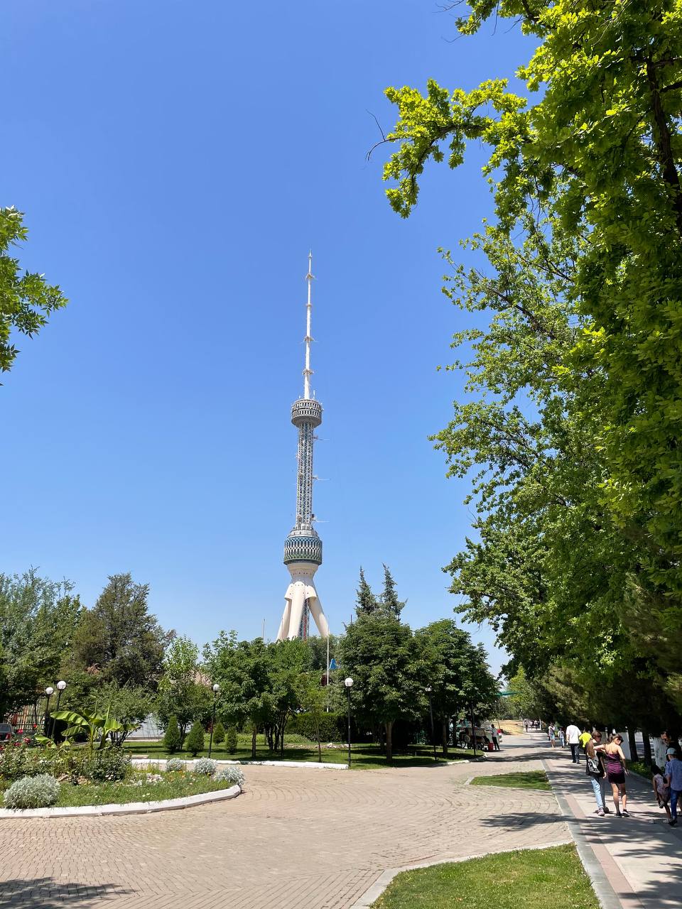 Вы уже определились, куда поедете этим летом? Если нет, рассмотрите вариант отдыха с восточным колоритом. Радиоведущая из Владимира Анастасия Колова побывала в Узбекистане и уверяет, это того стоит! Тем более что много денег на путешествие не потребуется.