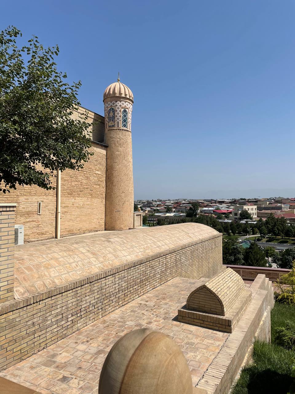 Вы уже определились, куда поедете этим летом? Если нет, рассмотрите вариант отдыха с восточным колоритом. Радиоведущая из Владимира Анастасия Колова побывала в Узбекистане и уверяет, это того стоит! Тем более что много денег на путешествие не потребуется.