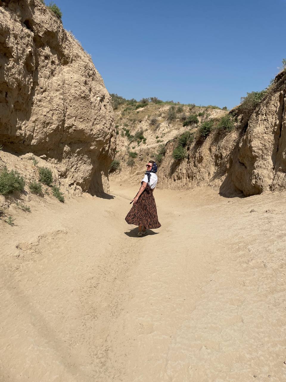 Вы уже определились, куда поедете этим летом? Если нет, рассмотрите вариант отдыха с восточным колоритом. Радиоведущая из Владимира Анастасия Колова побывала в Узбекистане и уверяет, это того стоит! Тем более что много денег на путешествие не потребуется.