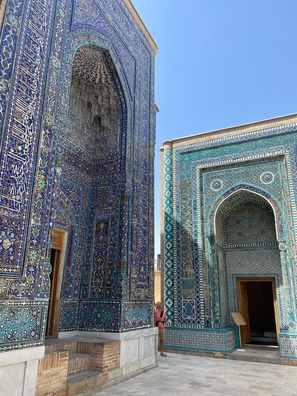 Вы уже определились, куда поедете этим летом? Если нет, рассмотрите вариант отдыха с восточным колоритом. Радиоведущая из Владимира Анастасия Колова побывала в Узбекистане и уверяет, это того стоит! Тем более что много денег на путешествие не потребуется.