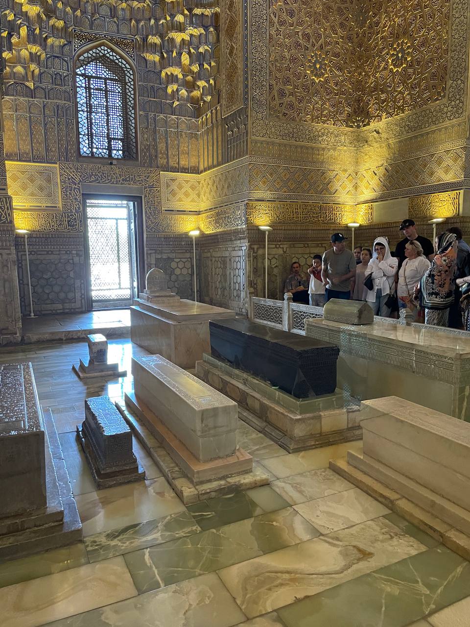 Вы уже определились, куда поедете этим летом? Если нет, рассмотрите вариант отдыха с восточным колоритом. Радиоведущая из Владимира Анастасия Колова побывала в Узбекистане и уверяет, это того стоит! Тем более что много денег на путешествие не потребуется.