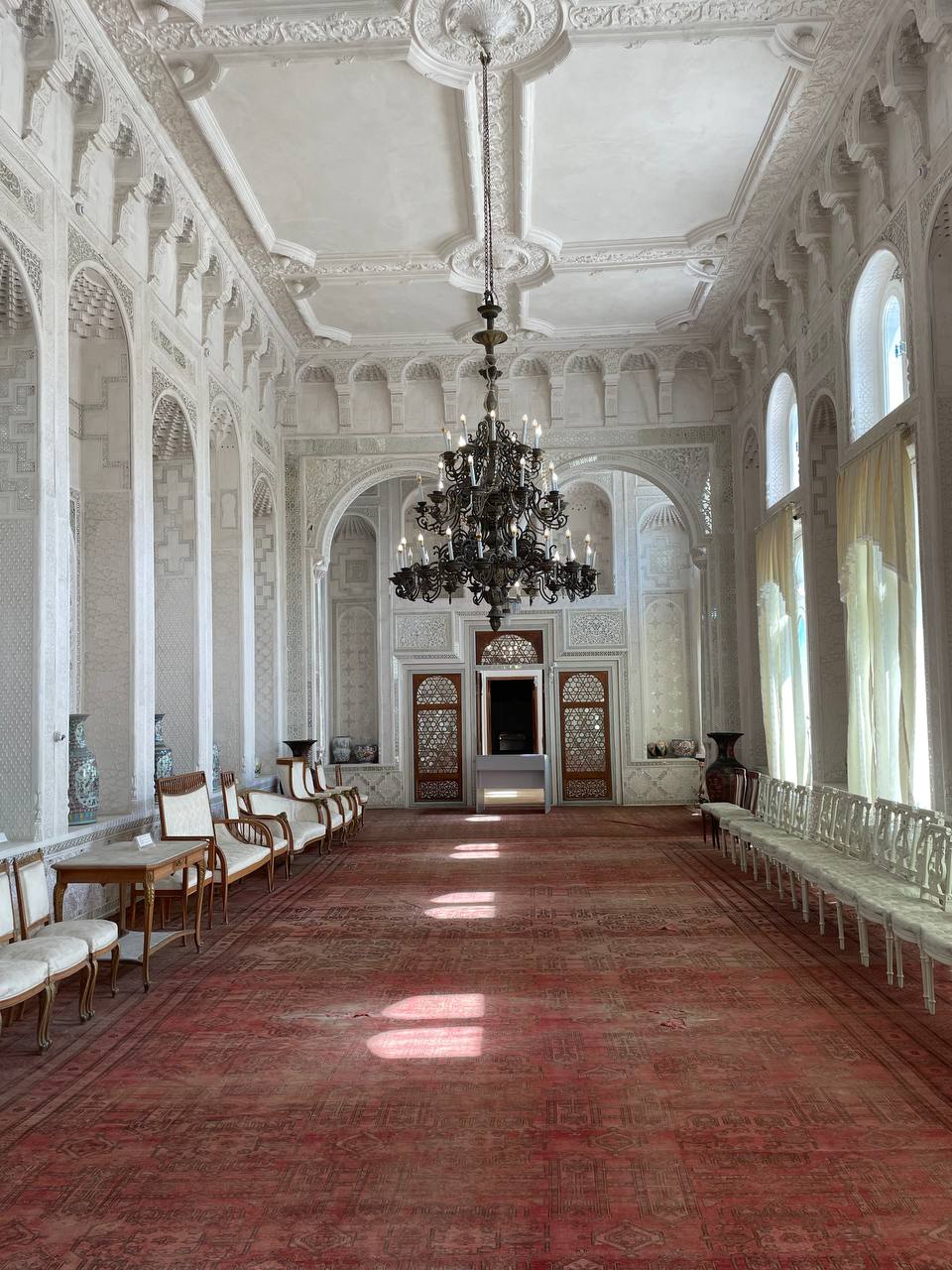 Вы уже определились, куда поедете этим летом? Если нет, рассмотрите вариант отдыха с восточным колоритом. Радиоведущая из Владимира Анастасия Колова побывала в Узбекистане и уверяет, это того стоит! Тем более что много денег на путешествие не потребуется.