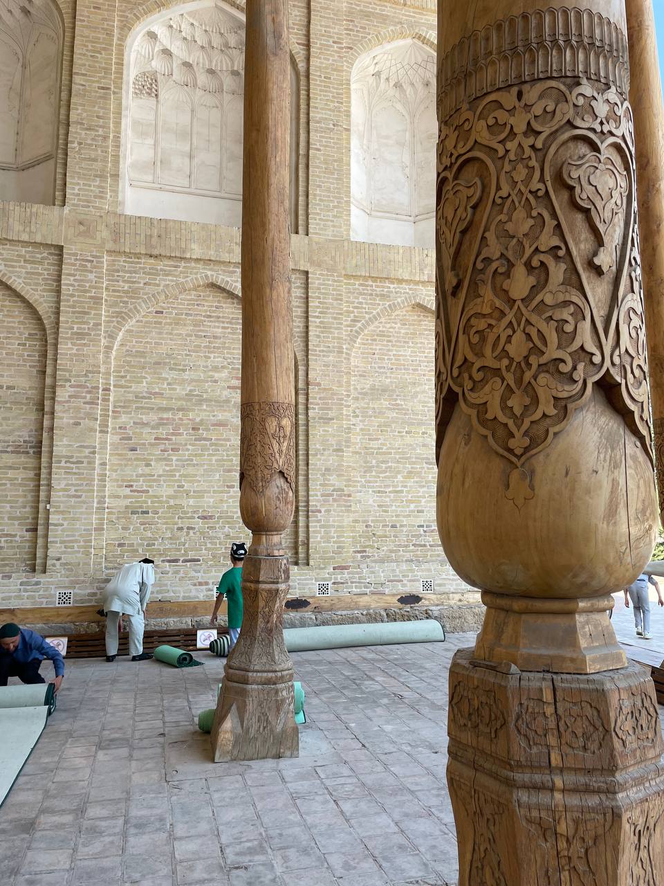 Вы уже определились, куда поедете этим летом? Если нет, рассмотрите вариант отдыха с восточным колоритом. Радиоведущая из Владимира Анастасия Колова побывала в Узбекистане и уверяет, это того стоит! Тем более что много денег на путешествие не потребуется.