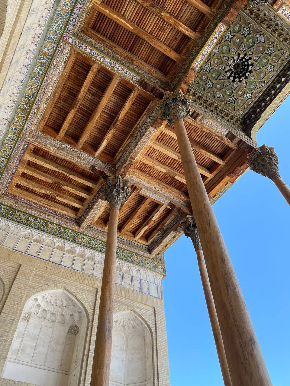 Вы уже определились, куда поедете этим летом? Если нет, рассмотрите вариант отдыха с восточным колоритом. Радиоведущая из Владимира Анастасия Колова побывала в Узбекистане и уверяет, это того стоит! Тем более что много денег на путешествие не потребуется.