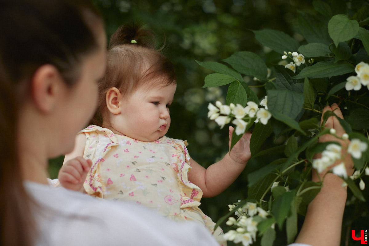 Она просила вернуть свою жизнь обратно, постоянно рыдала на руках у мужа. Анна Рябиничева признается, что никогда не мечтала о ребенке, и вполне откровенно делится своими мыслями по этому поводу. Как бывшая чайлдфри превратилась в заботливую маму, с какими трудностями на этом пути ей пришлось столкнуться и как теперь живется в декрете — читайте в нашем интервью.
