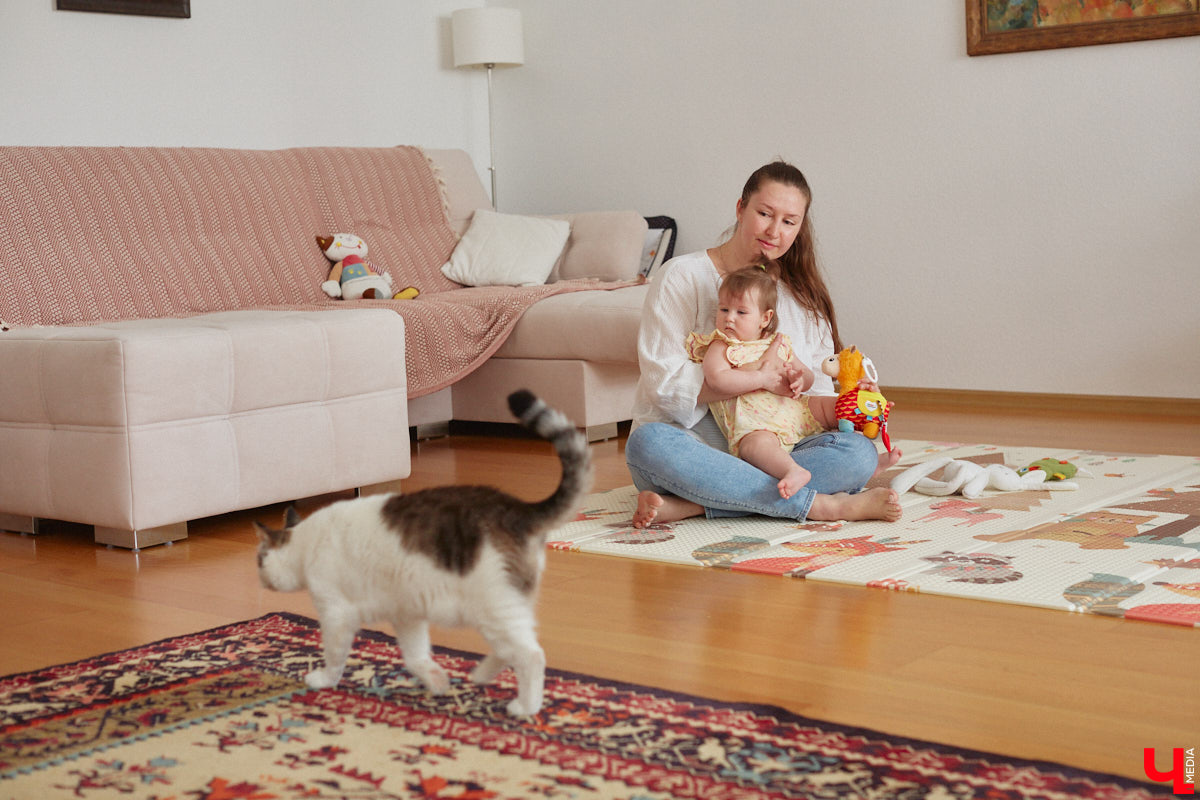 Она просила вернуть свою жизнь обратно, постоянно рыдала на руках у мужа. Анна Рябиничева признается, что никогда не мечтала о ребенке, и вполне откровенно делится своими мыслями по этому поводу. Как бывшая чайлдфри превратилась в заботливую маму, с какими трудностями на этом пути ей пришлось столкнуться и как теперь живется в декрете — читайте в нашем интервью.