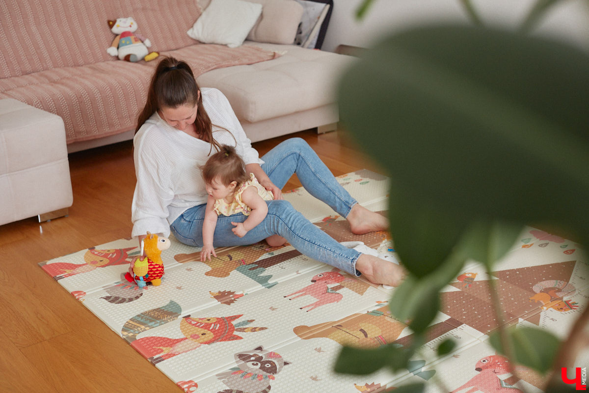 Она просила вернуть свою жизнь обратно, постоянно рыдала на руках у мужа. Анна Рябиничева признается, что никогда не мечтала о ребенке, и вполне откровенно делится своими мыслями по этому поводу. Как бывшая чайлдфри превратилась в заботливую маму, с какими трудностями на этом пути ей пришлось столкнуться и как теперь живется в декрете — читайте в нашем интервью.