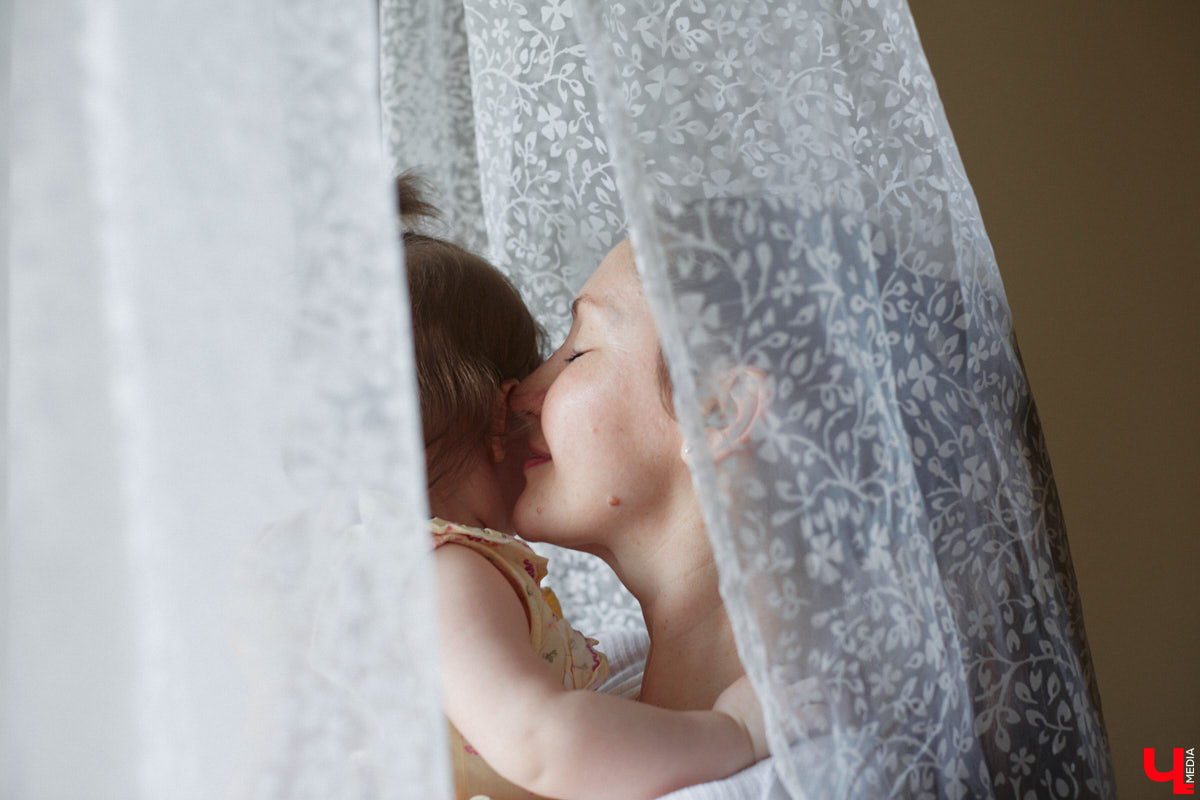 Она просила вернуть свою жизнь обратно, постоянно рыдала на руках у мужа. Анна Рябиничева признается, что никогда не мечтала о ребенке, и вполне откровенно делится своими мыслями по этому поводу. Как бывшая чайлдфри превратилась в заботливую маму, с какими трудностями на этом пути ей пришлось столкнуться и как теперь живется в декрете — читайте в нашем интервью.