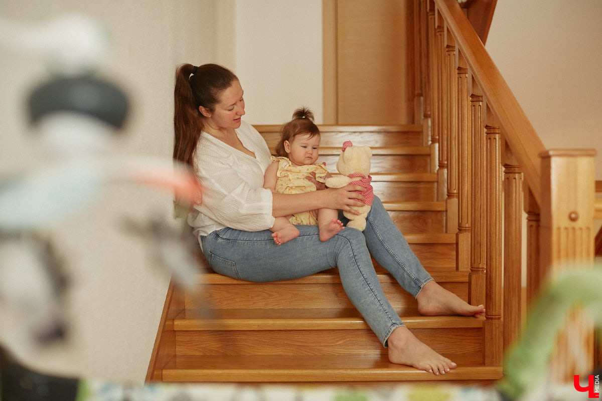 Она просила вернуть свою жизнь обратно, постоянно рыдала на руках у мужа. Анна Рябиничева признается, что никогда не мечтала о ребенке, и вполне откровенно делится своими мыслями по этому поводу. Как бывшая чайлдфри превратилась в заботливую маму, с какими трудностями на этом пути ей пришлось столкнуться и как теперь живется в декрете — читайте в нашем интервью.