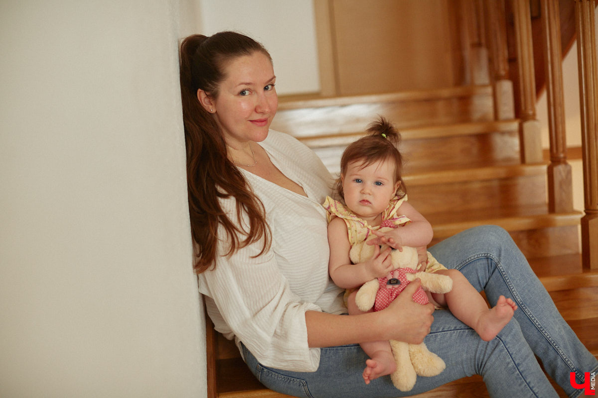 Она просила вернуть свою жизнь обратно, постоянно рыдала на руках у мужа. Анна Рябиничева признается, что никогда не мечтала о ребенке, и вполне откровенно делится своими мыслями по этому поводу. Как бывшая чайлдфри превратилась в заботливую маму, с какими трудностями на этом пути ей пришлось столкнуться и как теперь живется в декрете — читайте в нашем интервью.