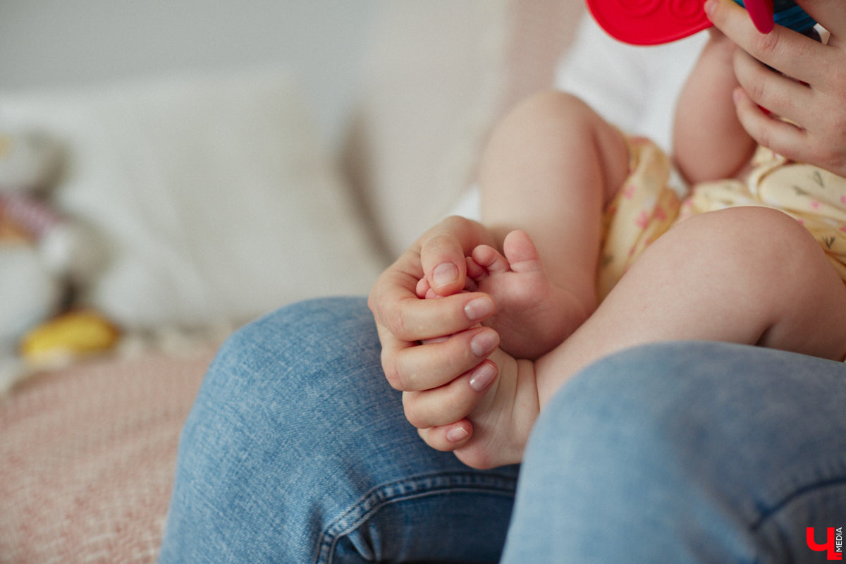 Она просила вернуть свою жизнь обратно, постоянно рыдала на руках у мужа. Анна Рябиничева признается, что никогда не мечтала о ребенке, и вполне откровенно делится своими мыслями по этому поводу. Как бывшая чайлдфри превратилась в заботливую маму, с какими трудностями на этом пути ей пришлось столкнуться и как теперь живется в декрете — читайте в нашем интервью.