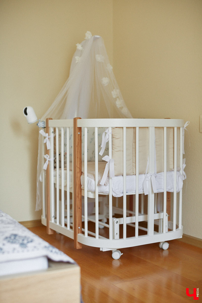 Она просила вернуть свою жизнь обратно, постоянно рыдала на руках у мужа. Анна Рябиничева признается, что никогда не мечтала о ребенке, и вполне откровенно делится своими мыслями по этому поводу. Как бывшая чайлдфри превратилась в заботливую маму, с какими трудностями на этом пути ей пришлось столкнуться и как теперь живется в декрете — читайте в нашем интервью.