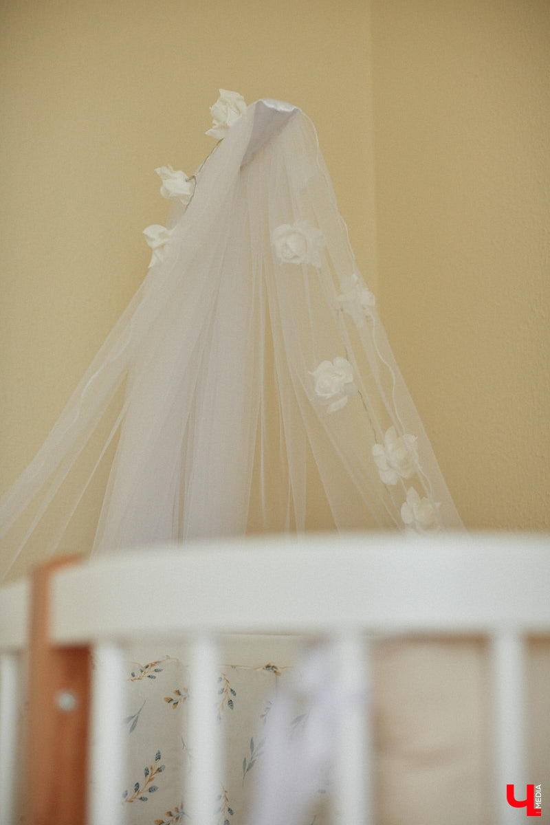 Она просила вернуть свою жизнь обратно, постоянно рыдала на руках у мужа. Анна Рябиничева признается, что никогда не мечтала о ребенке, и вполне откровенно делится своими мыслями по этому поводу. Как бывшая чайлдфри превратилась в заботливую маму, с какими трудностями на этом пути ей пришлось столкнуться и как теперь живется в декрете — читайте в нашем интервью.