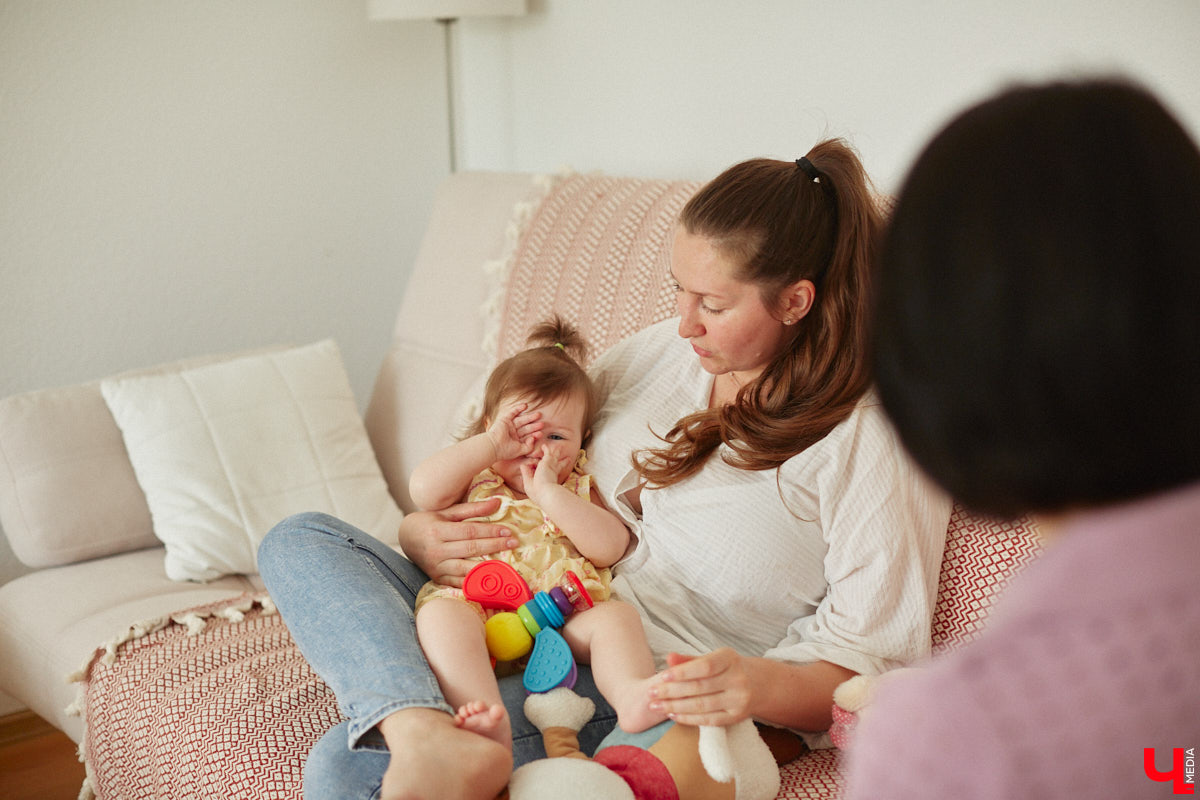 Она просила вернуть свою жизнь обратно, постоянно рыдала на руках у мужа. Анна Рябиничева признается, что никогда не мечтала о ребенке, и вполне откровенно делится своими мыслями по этому поводу. Как бывшая чайлдфри превратилась в заботливую маму, с какими трудностями на этом пути ей пришлось столкнуться и как теперь живется в декрете — читайте в нашем интервью.
