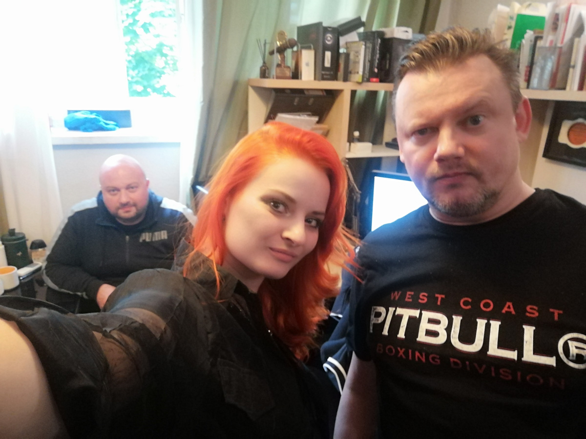 Юлия Покачалова приняла участие в записи альбома Андрея Князева, одного из основателей легенды русского панк-рока, группы «Король и Шут». Как ей удалось стать голосом женских партий в новых творениях известного музыканта? Об этом мы спросили у самой исполнительницы.