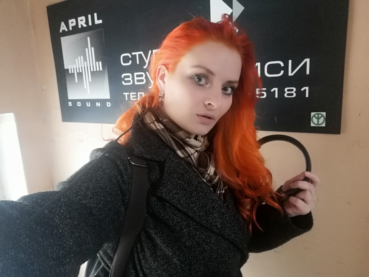 Юлия Покачалова приняла участие в записи альбома Андрея Князева, одного из основателей легенды русского панк-рока, группы «Король и Шут». Как ей удалось стать голосом женских партий в новых творениях известного музыканта? Об этом мы спросили у самой исполнительницы.