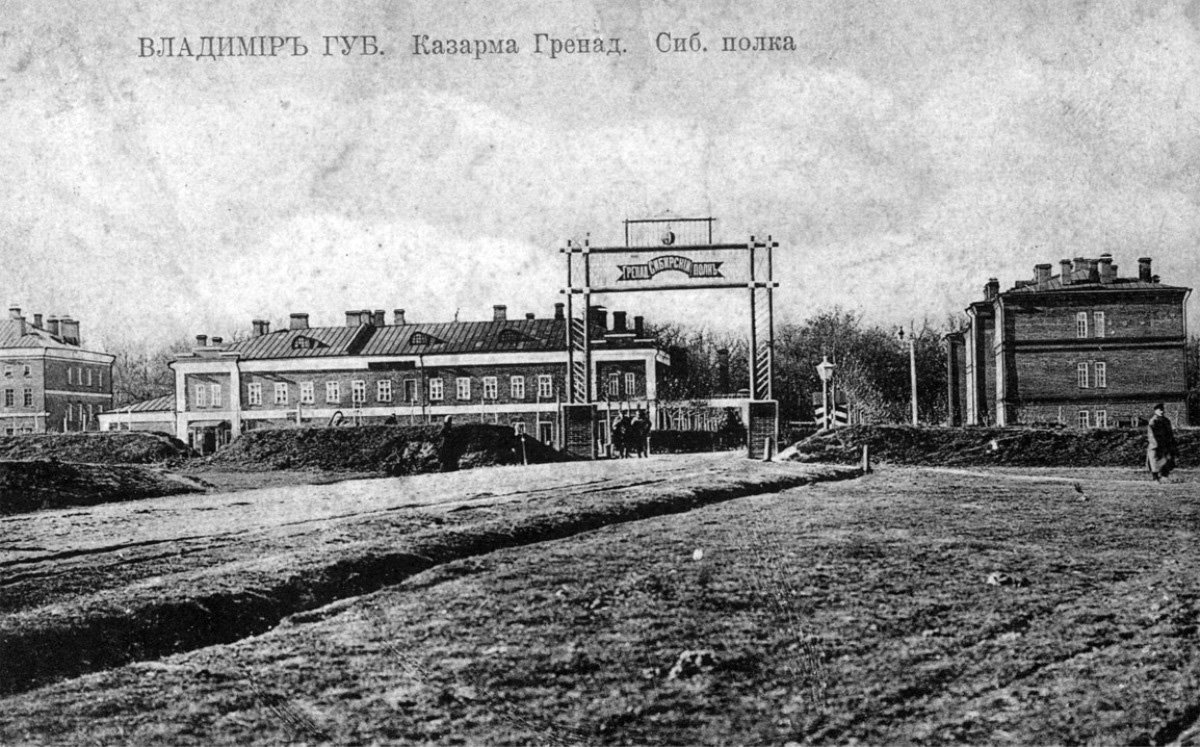 20 февраля этого года объявлен победитель аукциона, который в ближайшие годы должен застроить 29 гектаров бывшей танковой части в военном городке. Но сначала территорию очистят от объектов, оставшихся от военных. Среди них, как минимум, пять казарм, которые были возведены в конце XIX века. По мнению местных краеведов, комплекс этих зданий представляет историко-культурную ценность, казармы могли бы быть отремонтированы и использованы как музейные или арт-объекты.