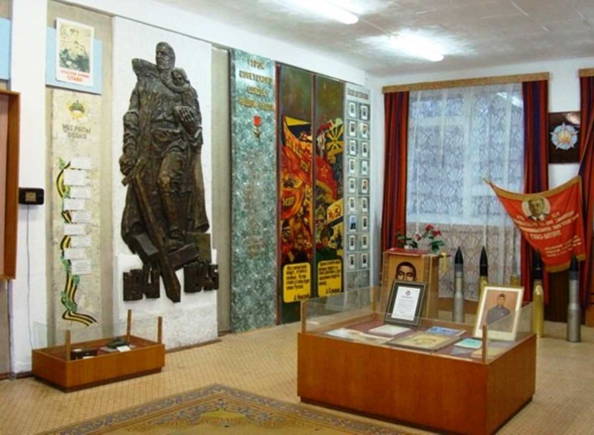 20 февраля этого года объявлен победитель аукциона, который в ближайшие годы должен застроить 29 гектаров бывшей танковой части в военном городке. Но сначала территорию очистят от объектов, оставшихся от военных. Среди них, как минимум, пять казарм, которые были возведены в конце XIX века. По мнению местных краеведов, комплекс этих зданий представляет историко-культурную ценность, казармы могли бы быть отремонтированы и использованы как музейные или арт-объекты.