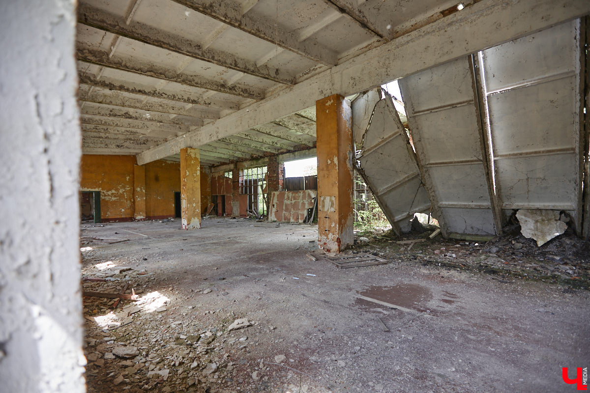 20 февраля этого года объявлен победитель аукциона, который в ближайшие годы должен застроить 29 гектаров бывшей танковой части в военном городке. Но сначала территорию очистят от объектов, оставшихся от военных. Среди них, как минимум, пять казарм, которые были возведены в конце XIX века. По мнению местных краеведов, комплекс этих зданий представляет историко-культурную ценность, казармы могли бы быть отремонтированы и использованы как музейные или арт-объекты.