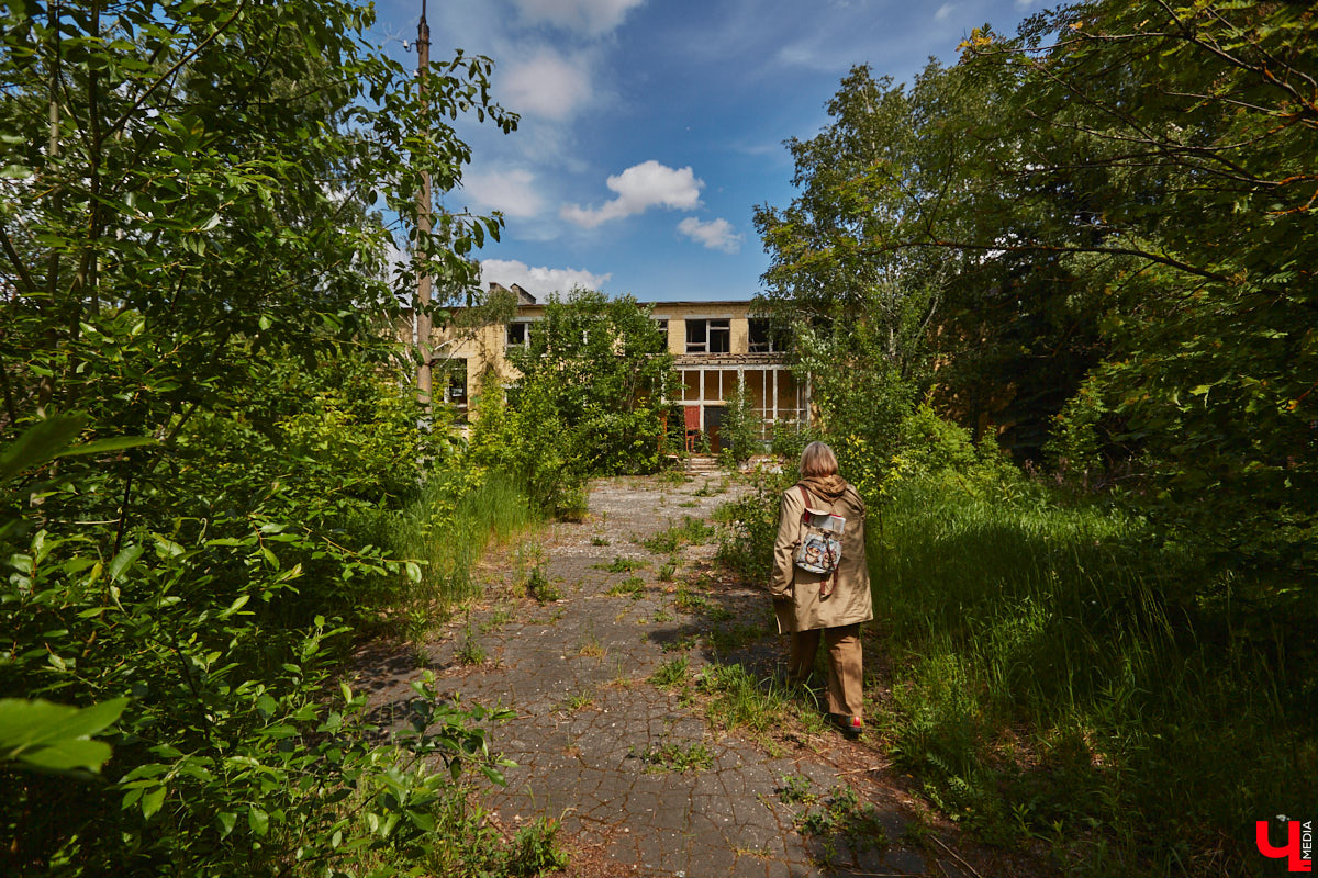 20 февраля этого года объявлен победитель аукциона, который в ближайшие годы должен застроить 29 гектаров бывшей танковой части в военном городке. Но сначала территорию очистят от объектов, оставшихся от военных. Среди них, как минимум, пять казарм, которые были возведены в конце XIX века. По мнению местных краеведов, комплекс этих зданий представляет историко-культурную ценность, казармы могли бы быть отремонтированы и использованы как музейные или арт-объекты.