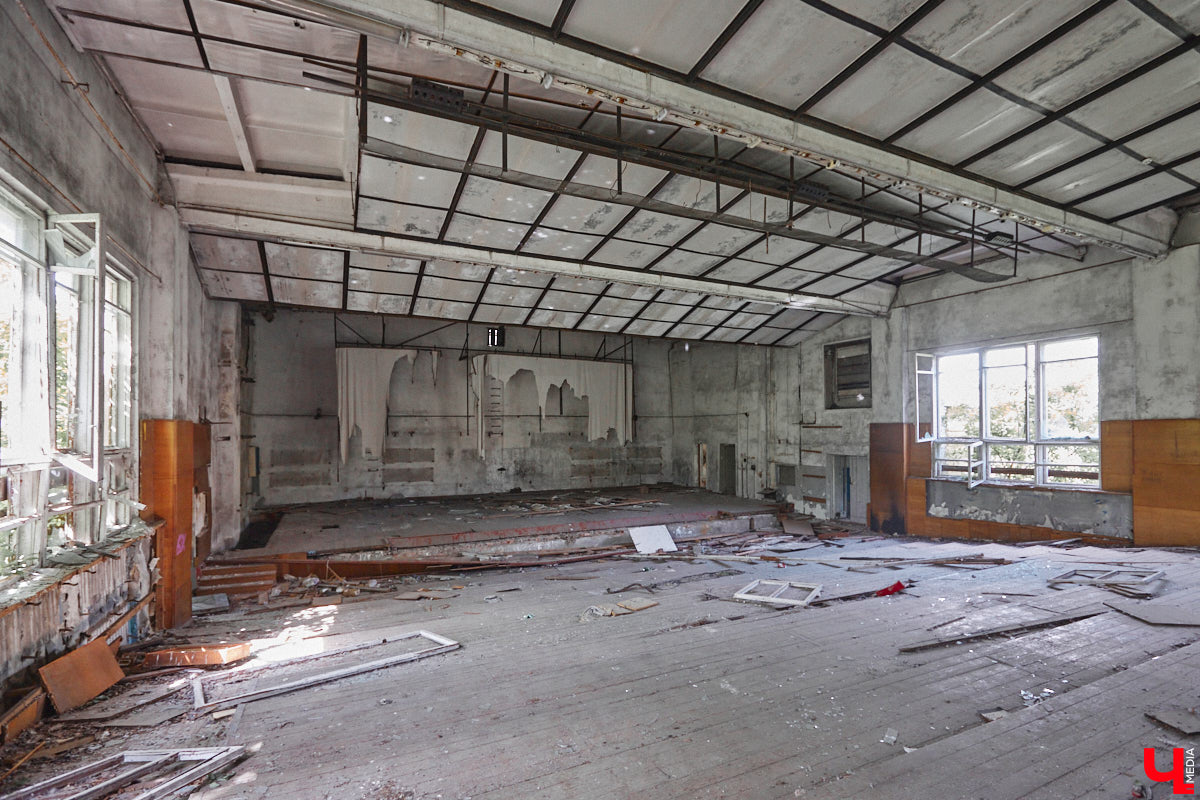 20 февраля этого года объявлен победитель аукциона, который в ближайшие годы должен застроить 29 гектаров бывшей танковой части в военном городке. Но сначала территорию очистят от объектов, оставшихся от военных. Среди них, как минимум, пять казарм, которые были возведены в конце XIX века. По мнению местных краеведов, комплекс этих зданий представляет историко-культурную ценность, казармы могли бы быть отремонтированы и использованы как музейные или арт-объекты.