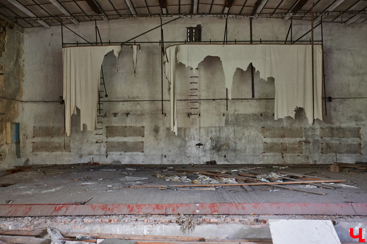 20 февраля этого года объявлен победитель аукциона, который в ближайшие годы должен застроить 29 гектаров бывшей танковой части в военном городке. Но сначала территорию очистят от объектов, оставшихся от военных. Среди них, как минимум, пять казарм, которые были возведены в конце XIX века. По мнению местных краеведов, комплекс этих зданий представляет историко-культурную ценность, казармы могли бы быть отремонтированы и использованы как музейные или арт-объекты.