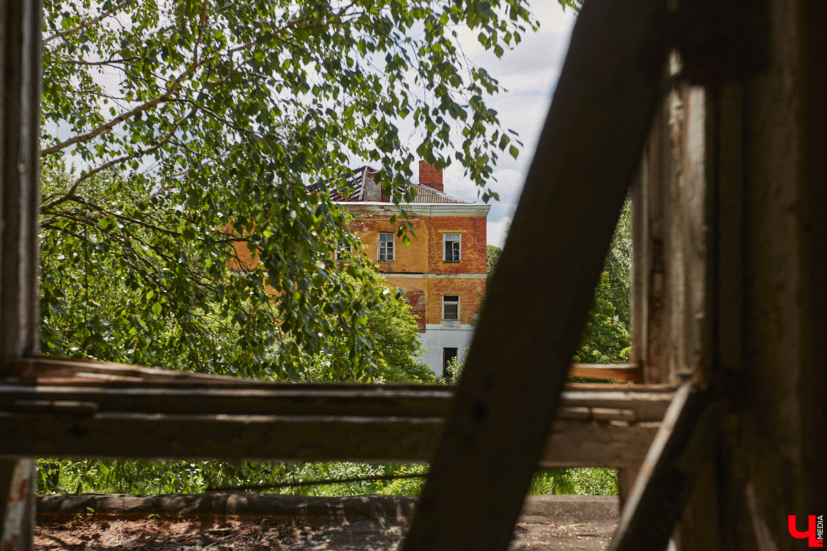 20 февраля этого года объявлен победитель аукциона, который в ближайшие годы должен застроить 29 гектаров бывшей танковой части в военном городке. Но сначала территорию очистят от объектов, оставшихся от военных. Среди них, как минимум, пять казарм, которые были возведены в конце XIX века. По мнению местных краеведов, комплекс этих зданий представляет историко-культурную ценность, казармы могли бы быть отремонтированы и использованы как музейные или арт-объекты.