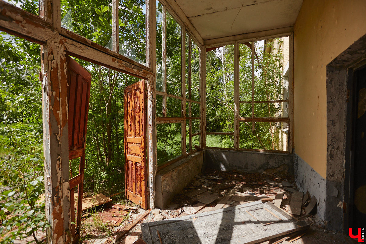 20 февраля этого года объявлен победитель аукциона, который в ближайшие годы должен застроить 29 гектаров бывшей танковой части в военном городке. Но сначала территорию очистят от объектов, оставшихся от военных. Среди них, как минимум, пять казарм, которые были возведены в конце XIX века. По мнению местных краеведов, комплекс этих зданий представляет историко-культурную ценность, казармы могли бы быть отремонтированы и использованы как музейные или арт-объекты.