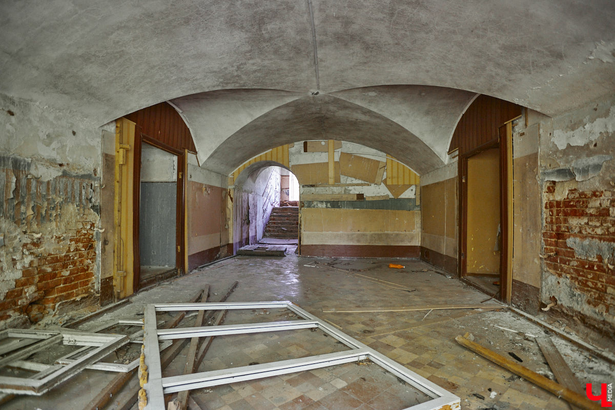 20 февраля этого года объявлен победитель аукциона, который в ближайшие годы должен застроить 29 гектаров бывшей танковой части в военном городке. Но сначала территорию очистят от объектов, оставшихся от военных. Среди них, как минимум, пять казарм, которые были возведены в конце XIX века. По мнению местных краеведов, комплекс этих зданий представляет историко-культурную ценность, казармы могли бы быть отремонтированы и использованы как музейные или арт-объекты.