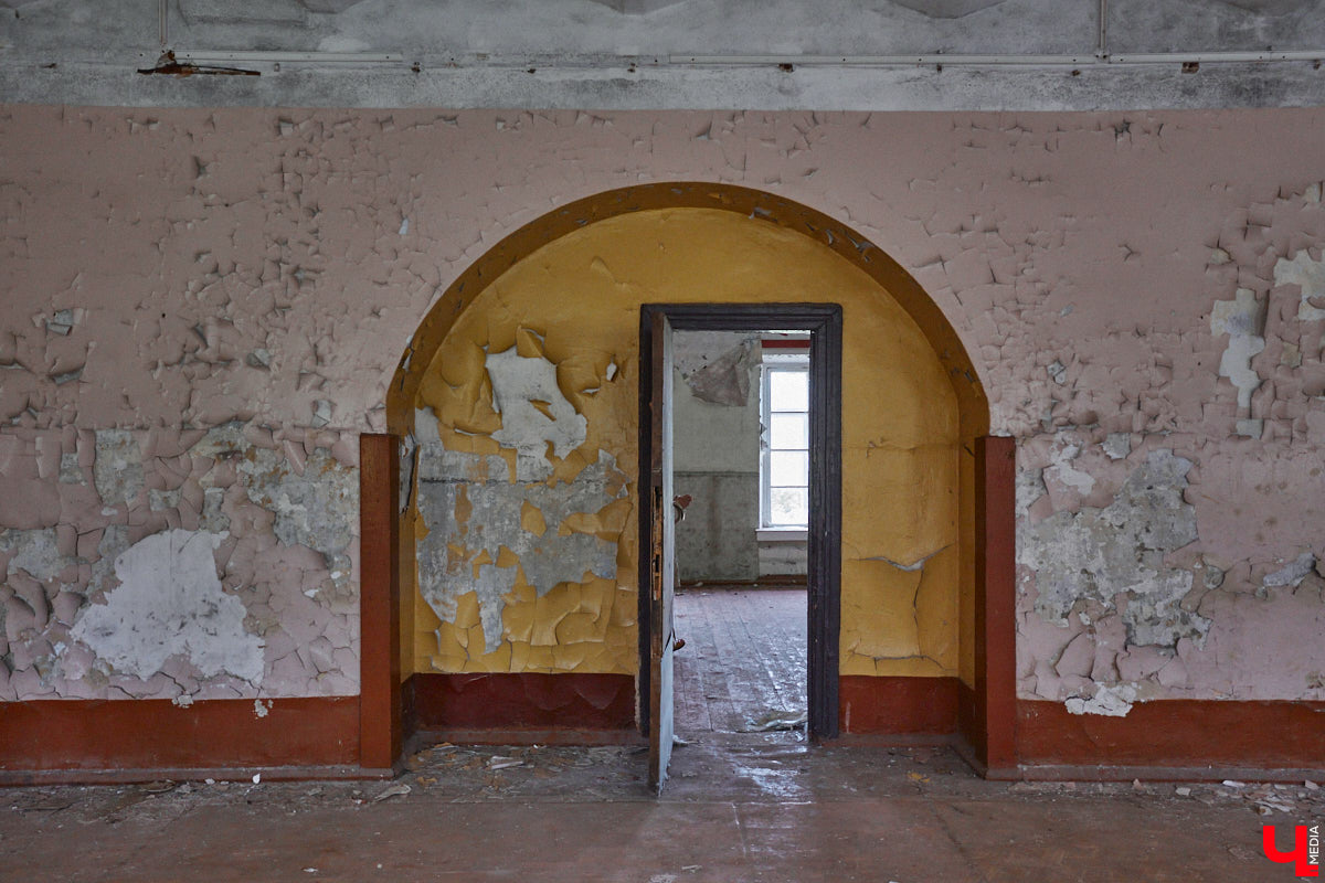 20 февраля этого года объявлен победитель аукциона, который в ближайшие годы должен застроить 29 гектаров бывшей танковой части в военном городке. Но сначала территорию очистят от объектов, оставшихся от военных. Среди них, как минимум, пять казарм, которые были возведены в конце XIX века. По мнению местных краеведов, комплекс этих зданий представляет историко-культурную ценность, казармы могли бы быть отремонтированы и использованы как музейные или арт-объекты.