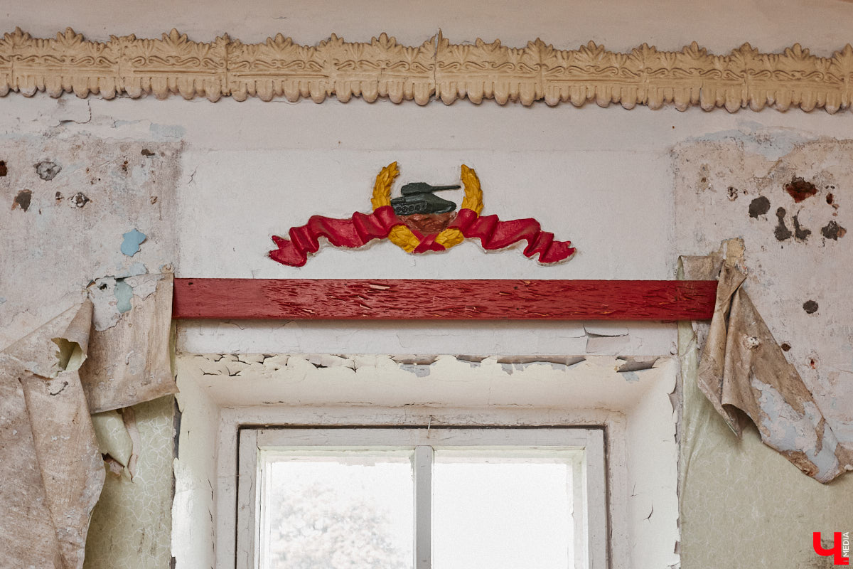 20 февраля этого года объявлен победитель аукциона, который в ближайшие годы должен застроить 29 гектаров бывшей танковой части в военном городке. Но сначала территорию очистят от объектов, оставшихся от военных. Среди них, как минимум, пять казарм, которые были возведены в конце XIX века. По мнению местных краеведов, комплекс этих зданий представляет историко-культурную ценность, казармы могли бы быть отремонтированы и использованы как музейные или арт-объекты.